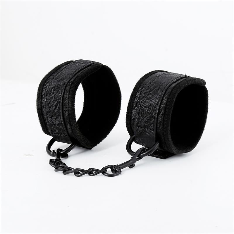 Adjustable handcuffs